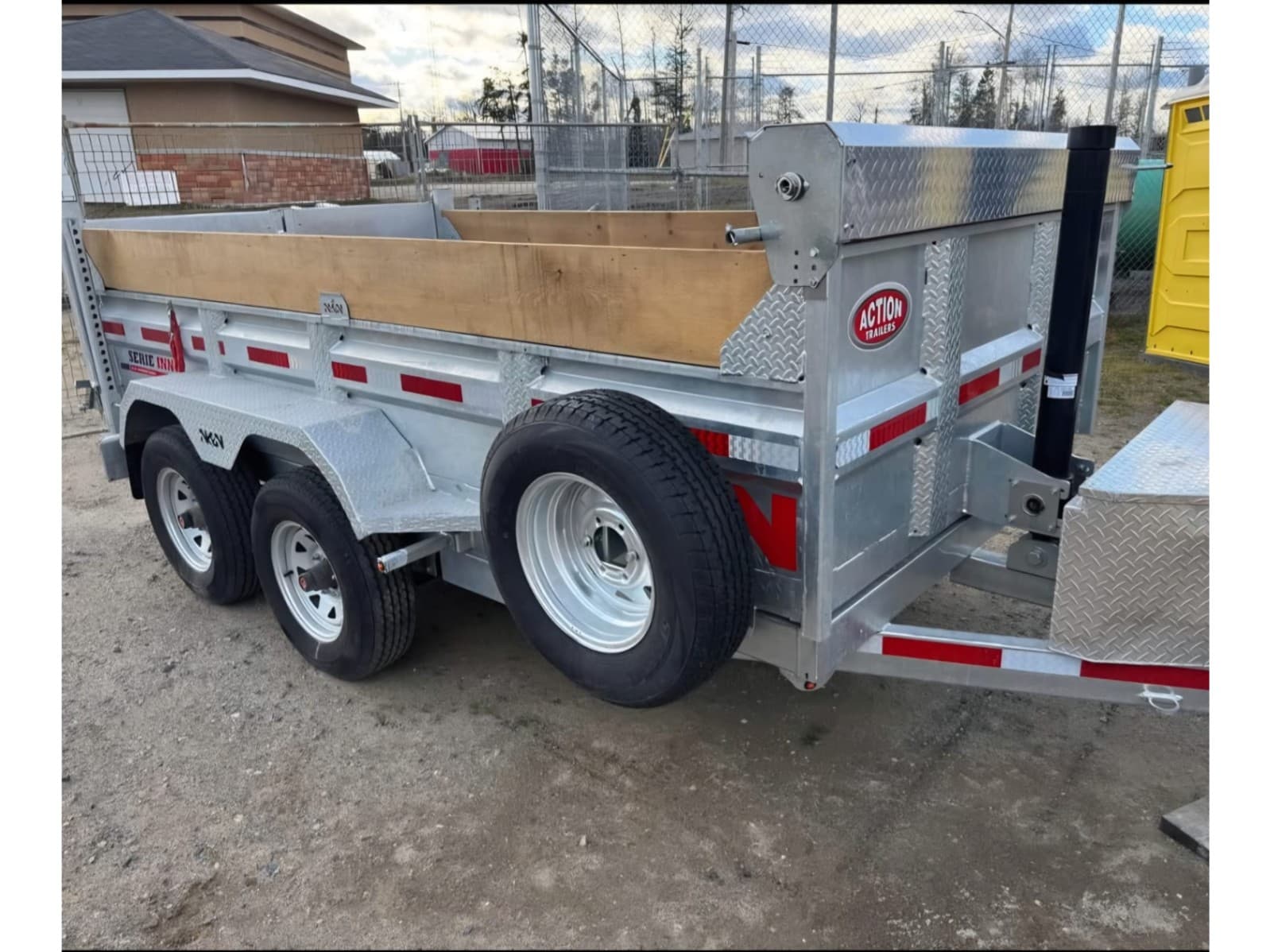 2025 6x12' 5 ton 10,000lbs gvwr Tandem Axle Dump Trailer with Ramps Second Image
