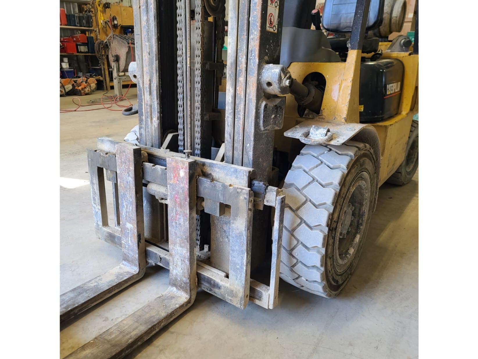 2002 Cat GP30K LPG Forklift - 5300 lb Capacity Third Image