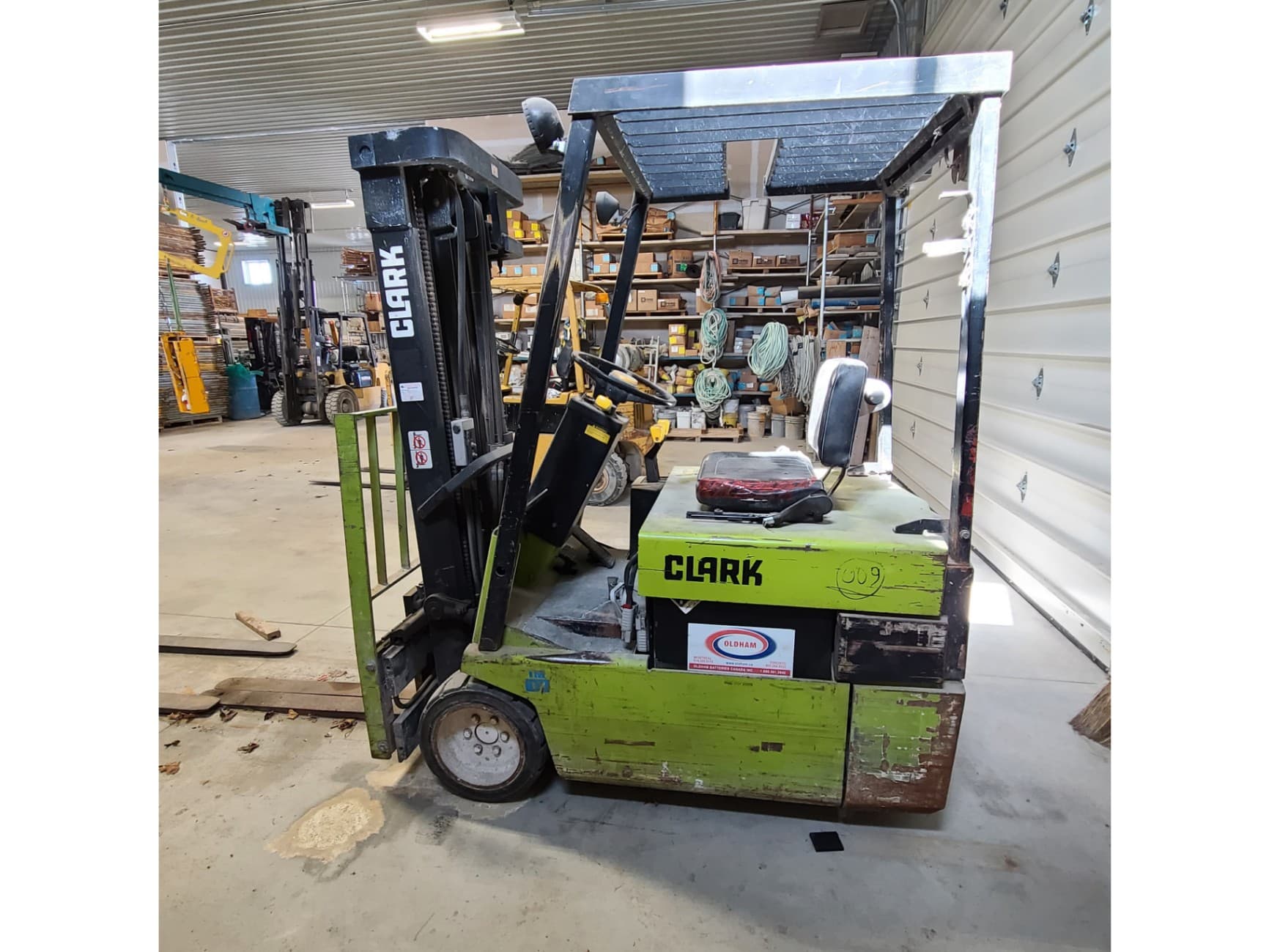 1990 Clark TM15-S Forklift - 2600 lb Capacity Main Image