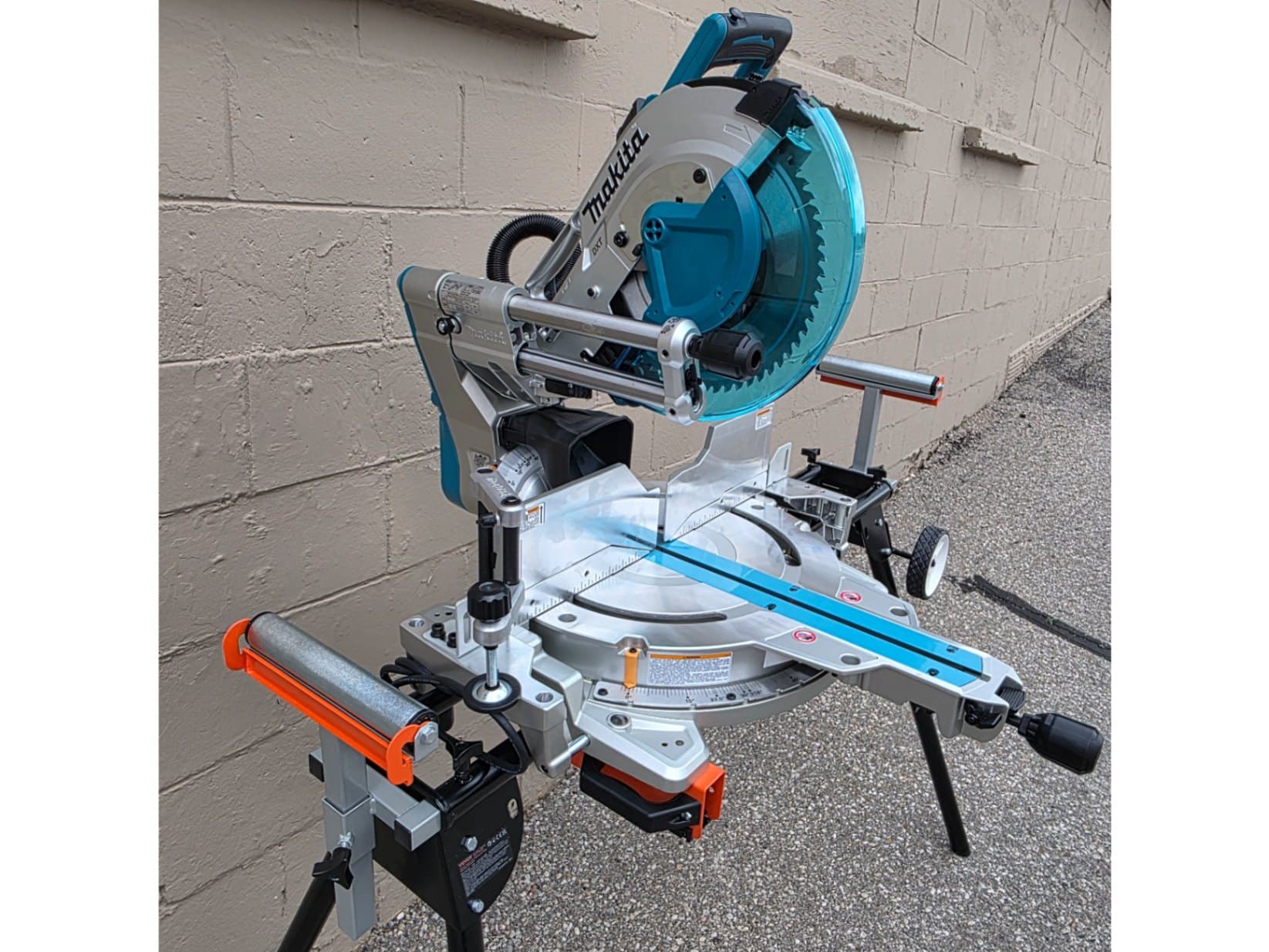 Makita 12" 120V Dual-Bevel Sliding Compound Miter Saw Laser With Stand Main Image