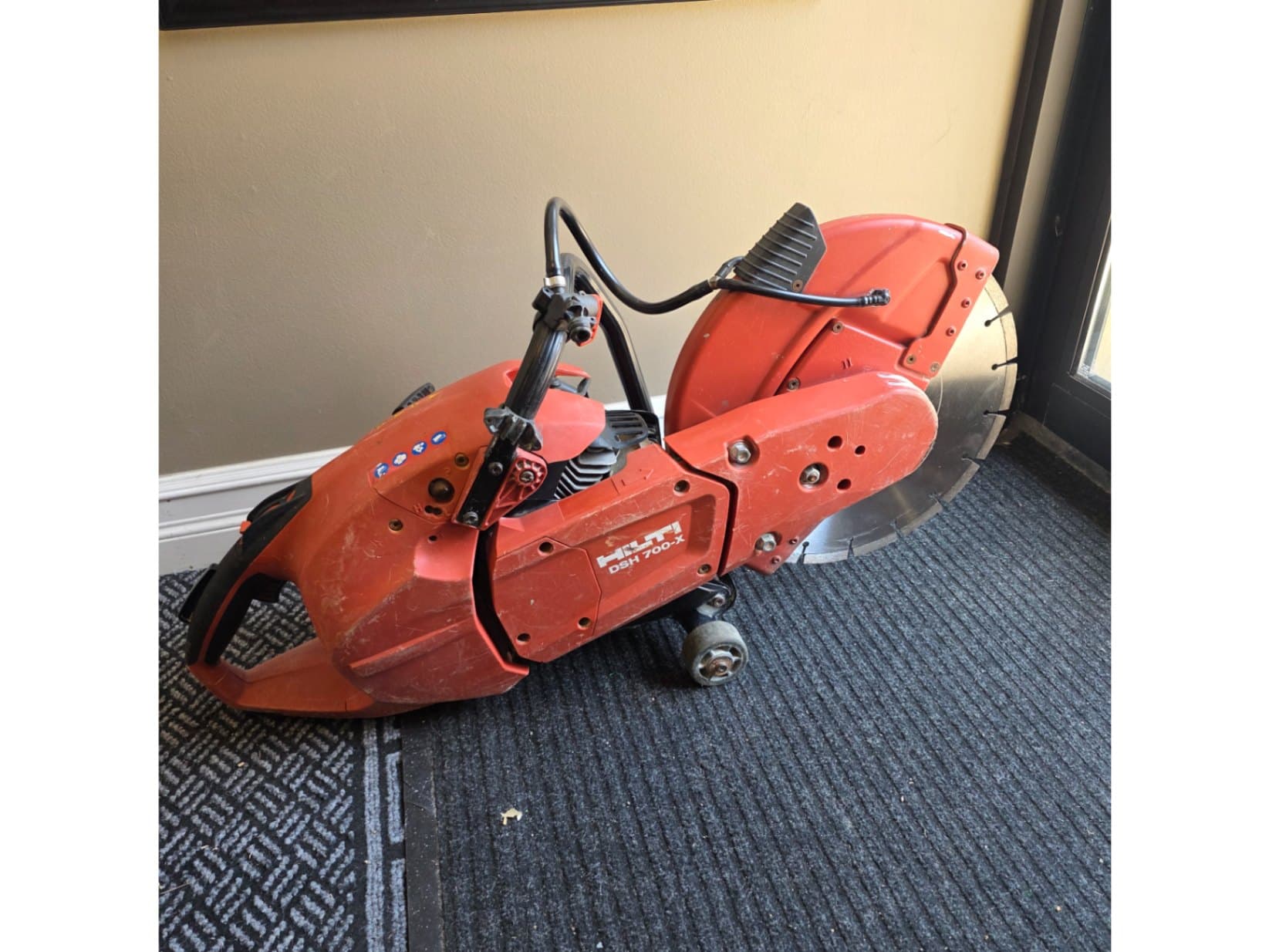 Hilti DSH 700-X Gas Powered Quick Cut Off Saw With Blades Second Image