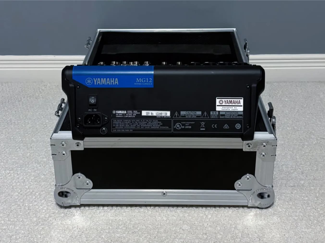 Yamaha MG12 Portable 12 Channel Analog Mixer With Transport Case and Cables Third Image