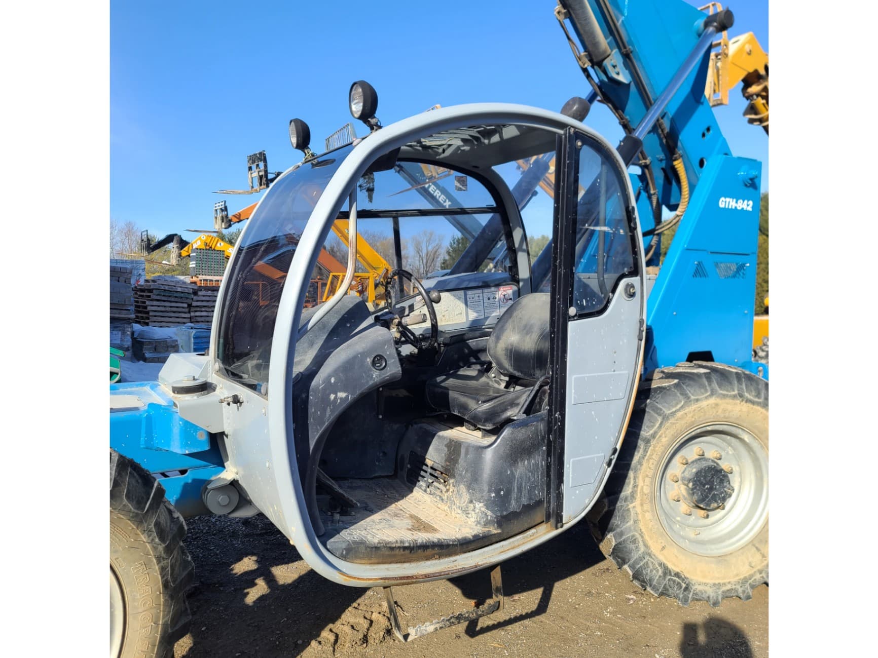 2006 Genie GTH-842 Telehandler - 8000 lb Capacity Third Image