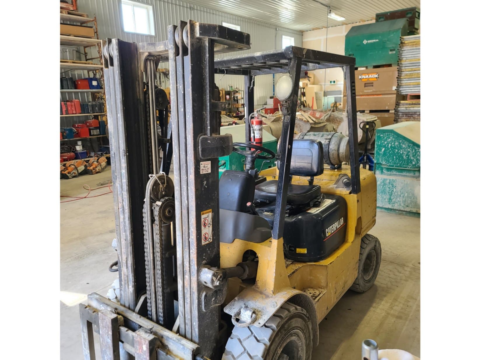 2002 Cat GP30K LPG Forklift - 5300 lb Capacity Second Image