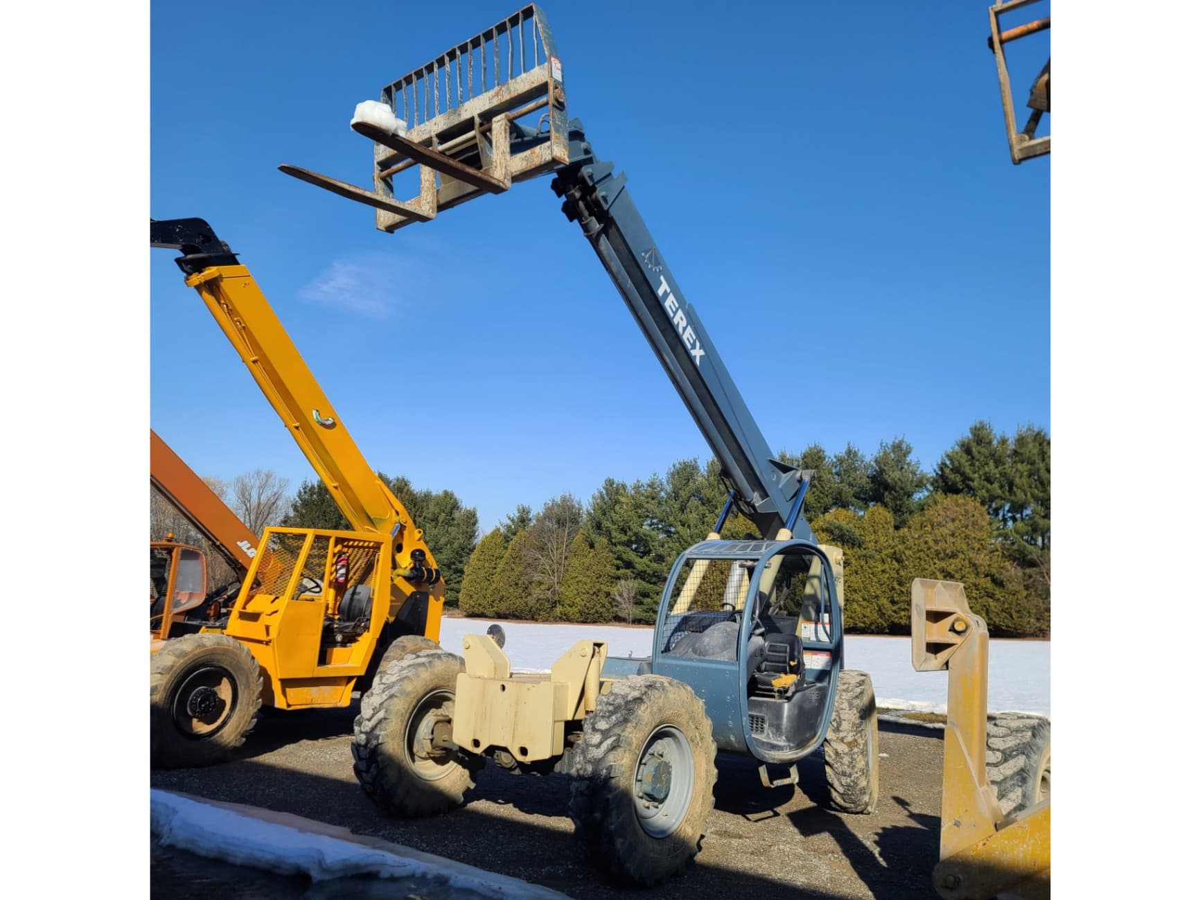 2004 Terex TH842C Telehandler - 8000lb Capacity Main Image