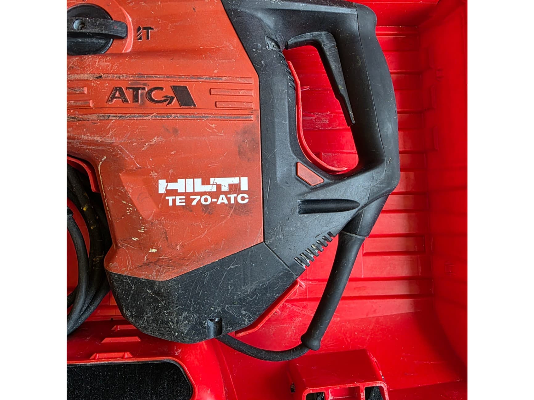 Hilti TE 70-ATC Rotary Hammer Drill With Bits Third Image