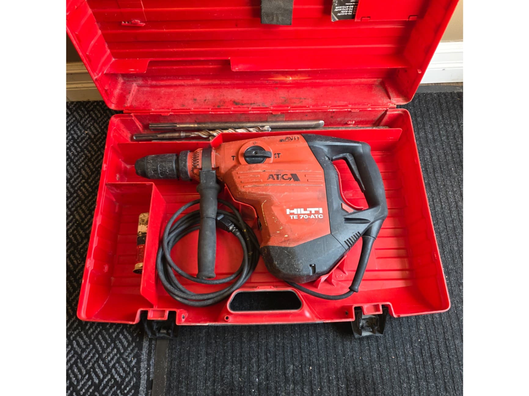 Hilti TE 70-ATC Rotary Hammer Drill With Bits Main Image