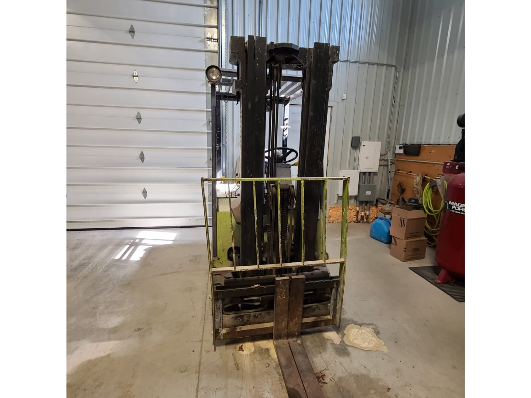 1990 Clark TM15-S Forklift - 2600 lb Capacity Third Image